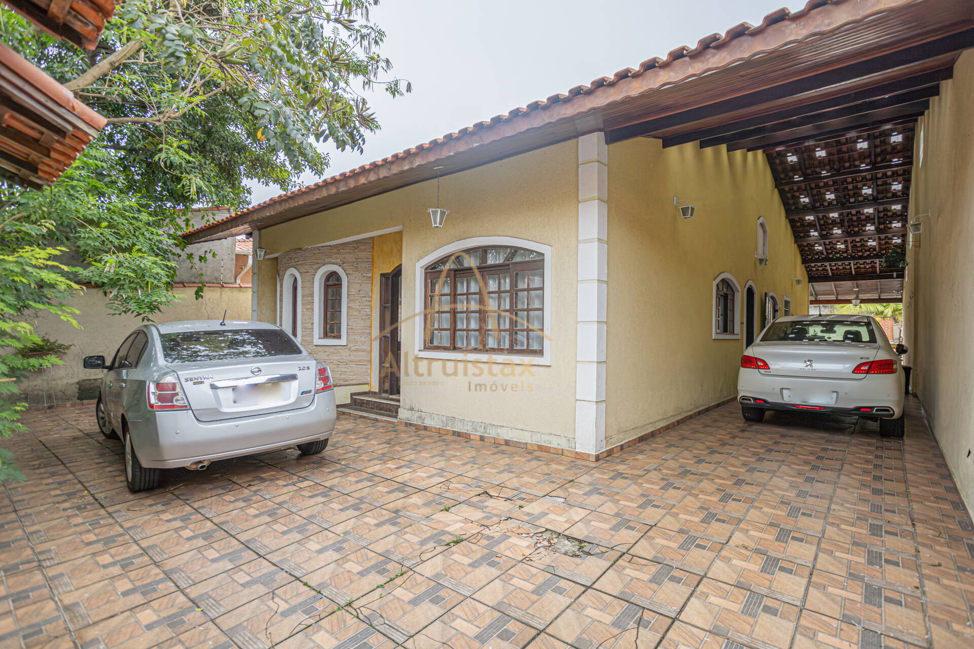 Casa à venda com 4 quartos, 120m² - Foto 2