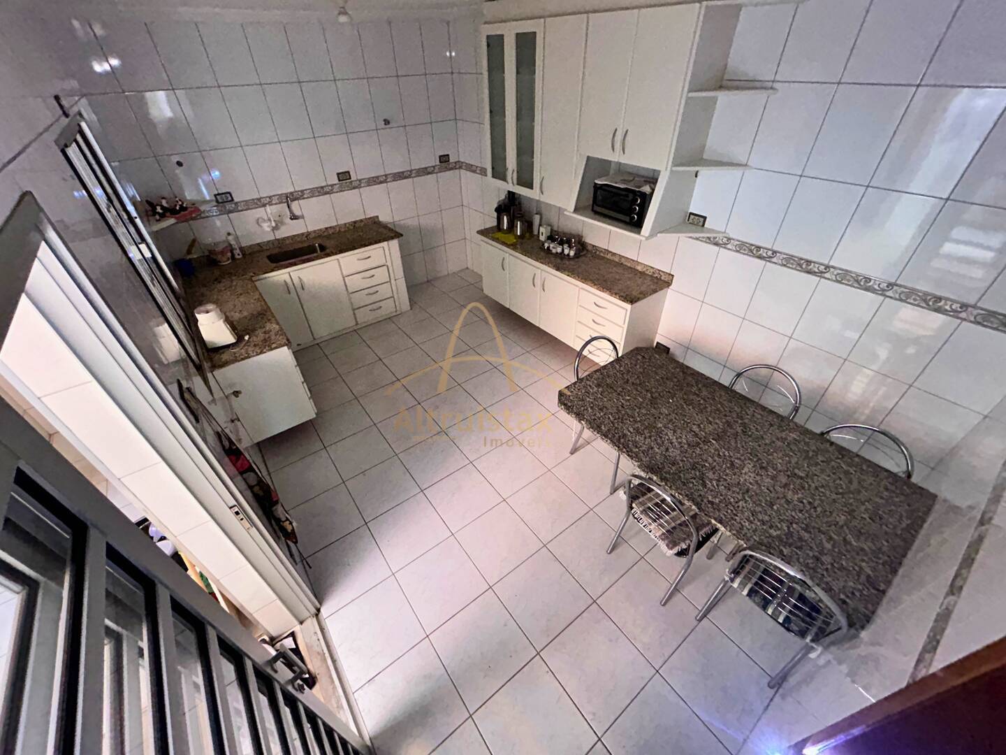 Casa à venda com 3 quartos, 154m² - Foto 1