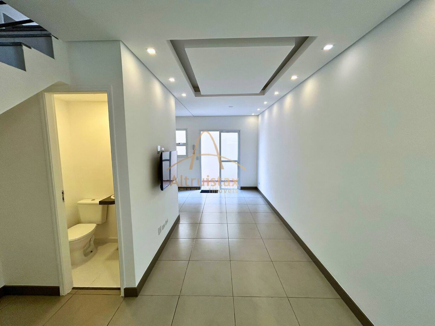 Casa à venda com 2 quartos, 60m² - Foto 3