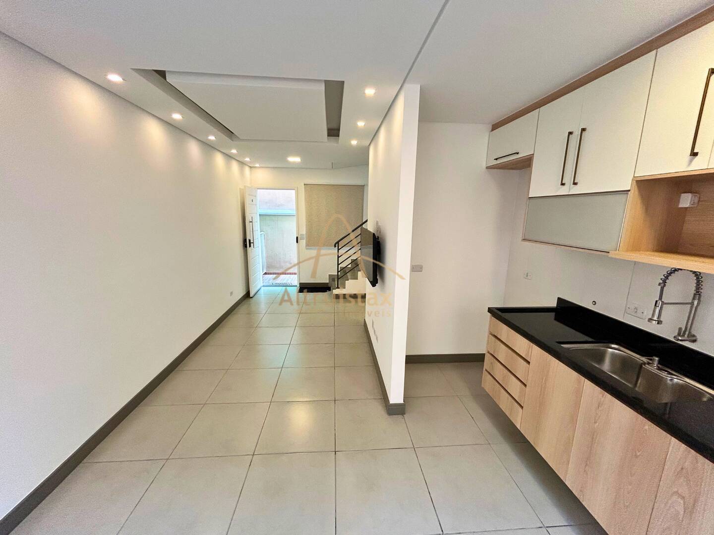 Casa à venda com 2 quartos, 60m² - Foto 9