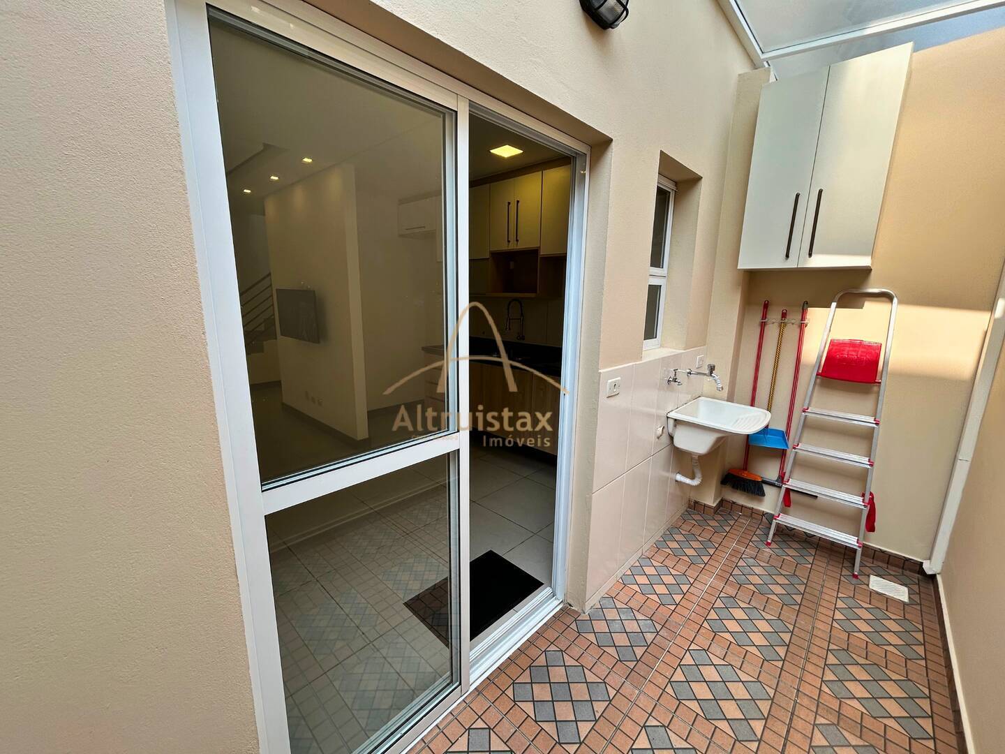 Casa à venda com 2 quartos, 60m² - Foto 14