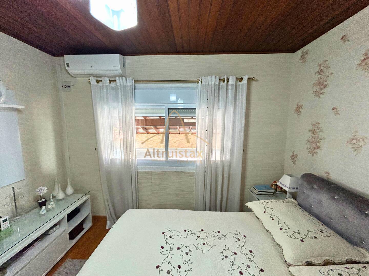 Casa à venda com 3 quartos, 225m² - Foto 8