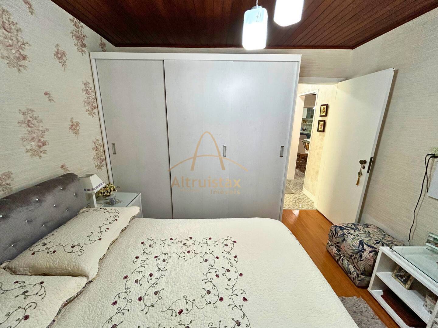 Casa à venda com 3 quartos, 225m² - Foto 9