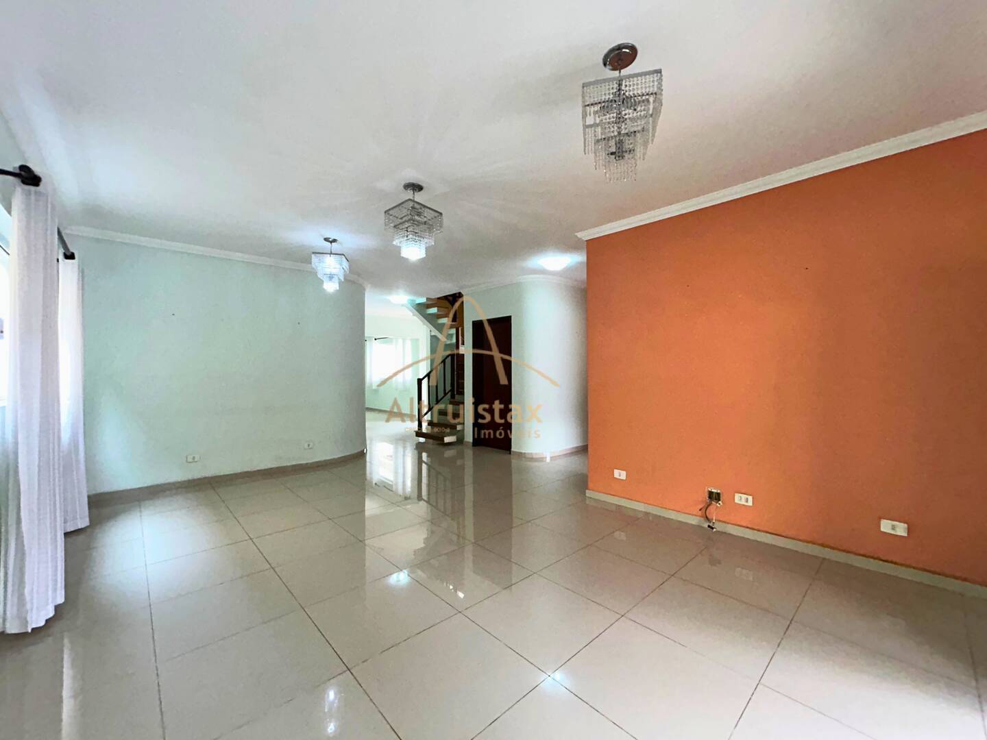 Casa à venda com 3 quartos, 358m² - Foto 2