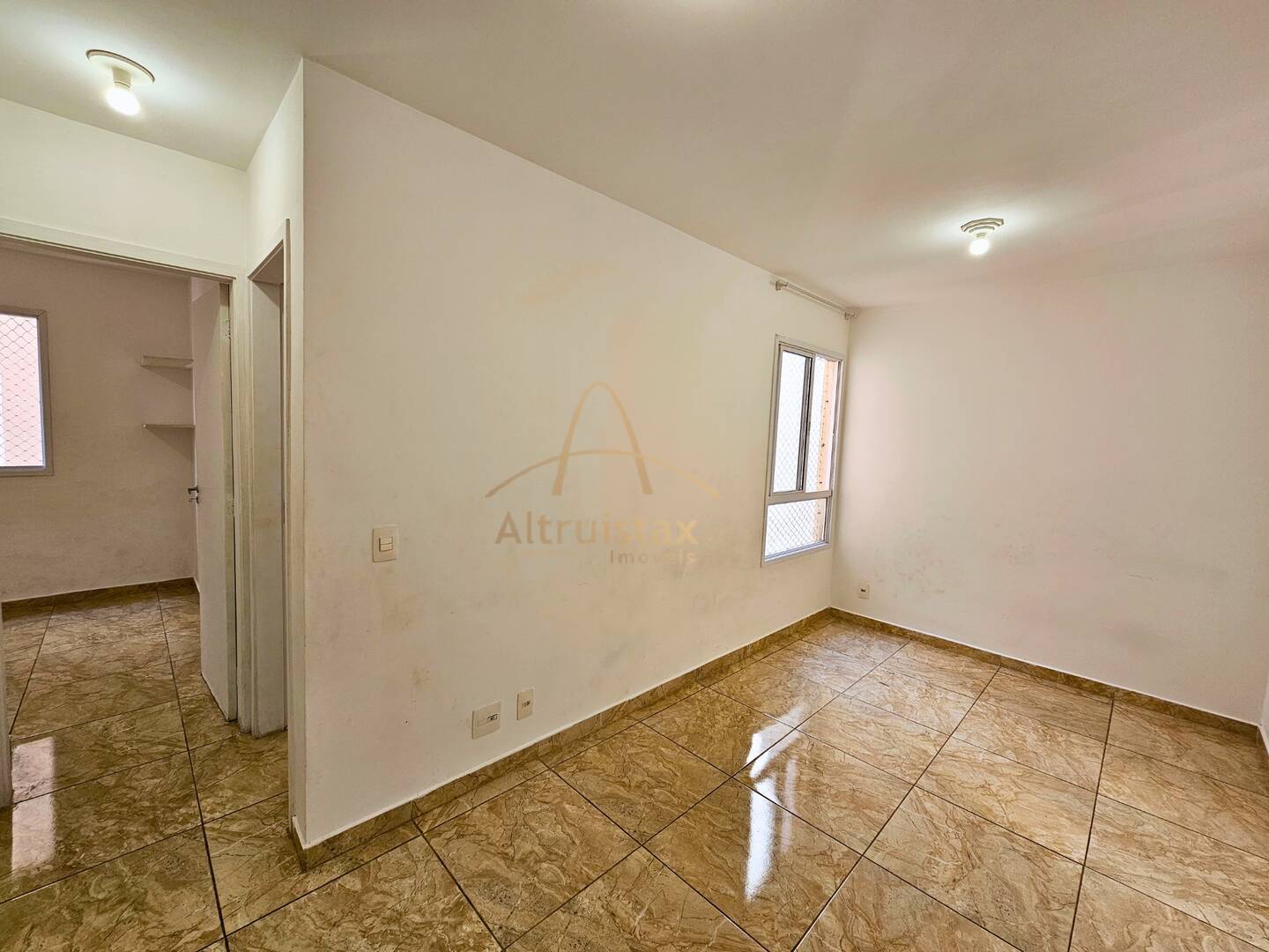 Apartamento à venda com 2 quartos, 45m² - Foto 1