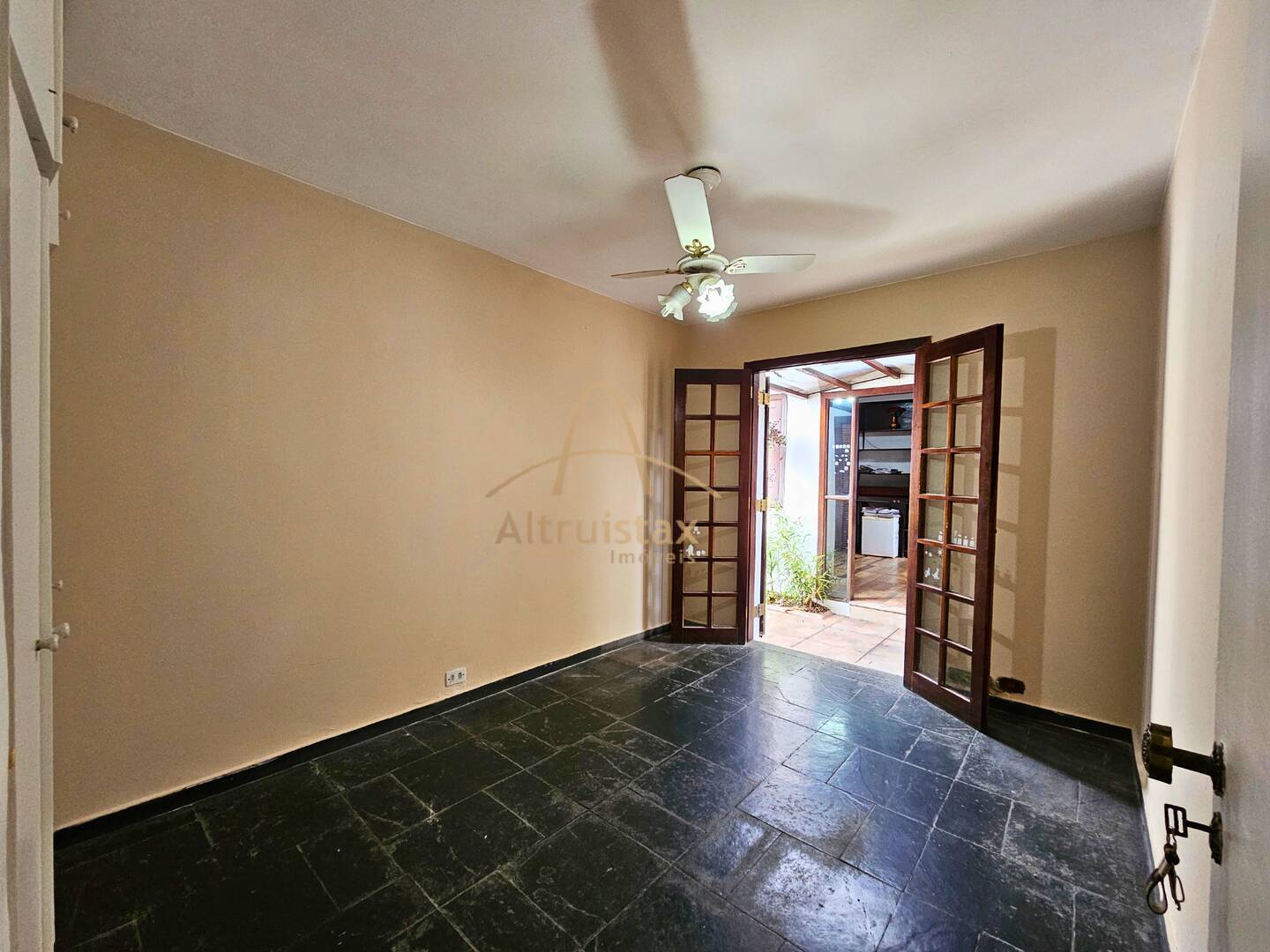 Casa à venda com 4 quartos, 300m² - Foto 32