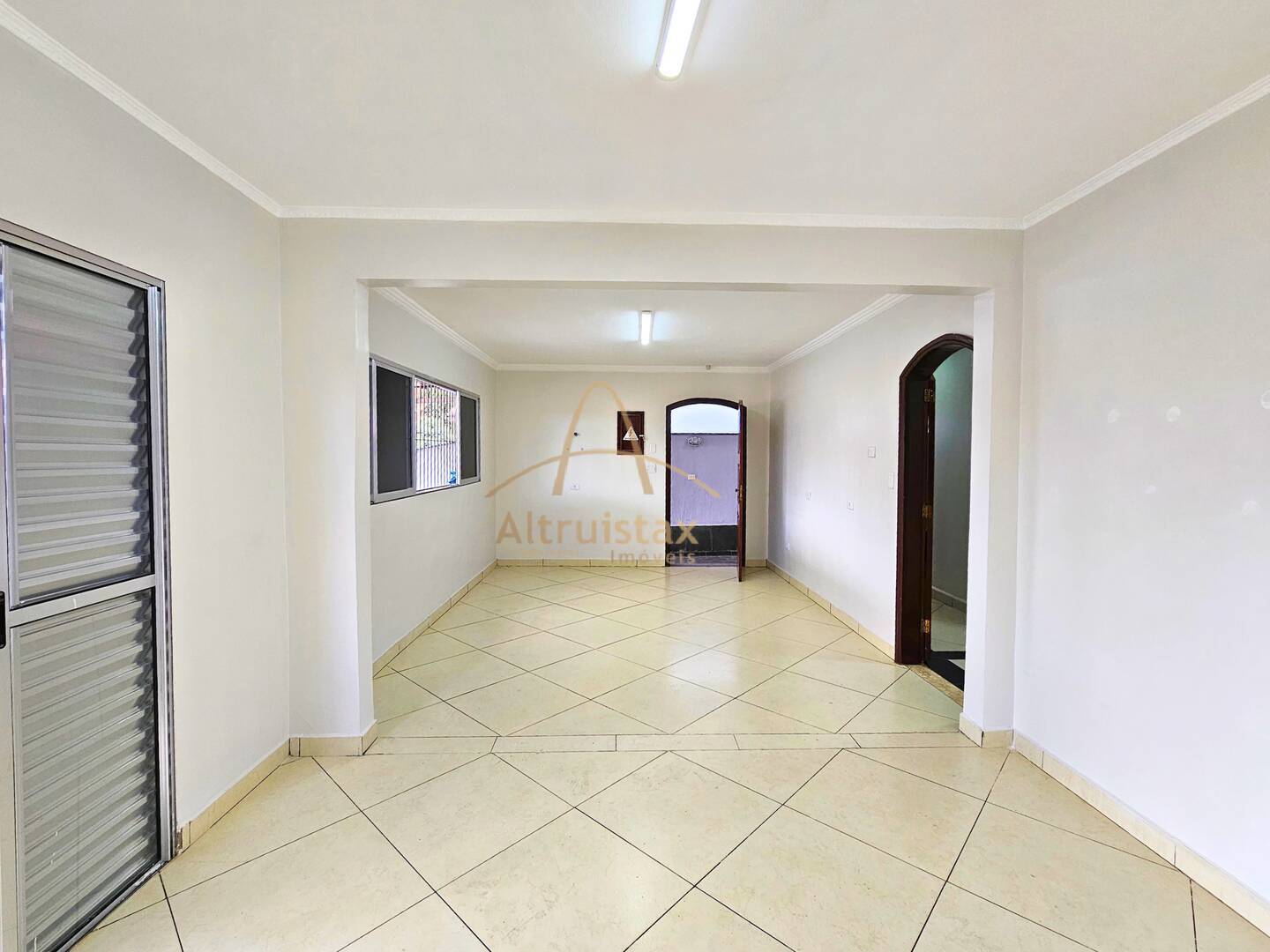 Casa à venda com 5 quartos, 176m² - Foto 2