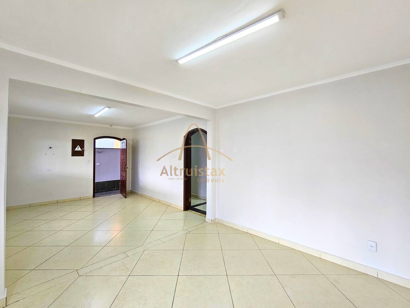 Casa à venda com 5 quartos, 176m² - Foto 3