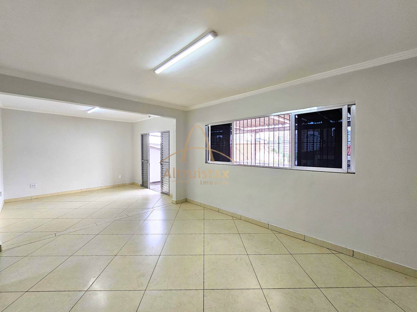 Casa à venda com 5 quartos, 176m² - Foto 4